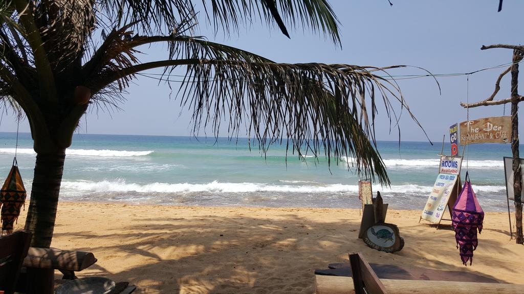 The Den Guest House Hikkaduwa Ngoại thất bức ảnh