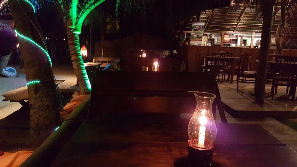 The Den Guest House Hikkaduwa Ngoại thất bức ảnh