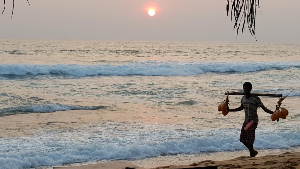 The Den Guest House Hikkaduwa Ngoại thất bức ảnh