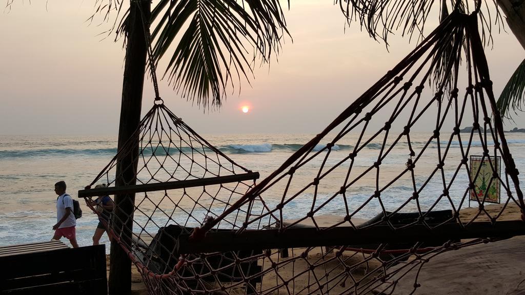 The Den Guest House Hikkaduwa Ngoại thất bức ảnh