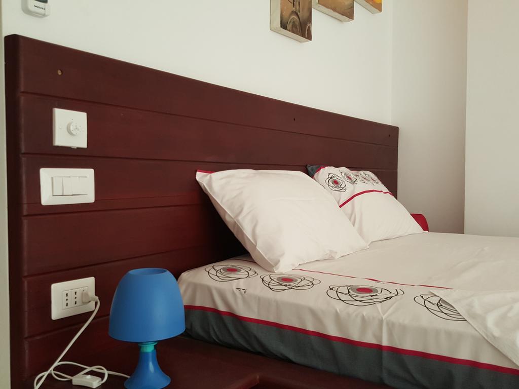 The Den Guest House Hikkaduwa Ngoại thất bức ảnh