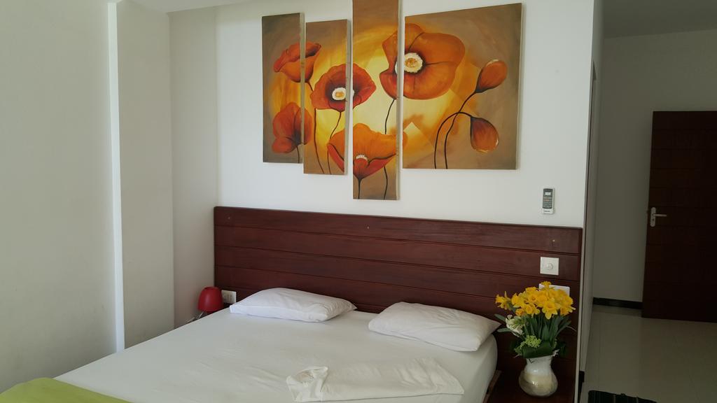 The Den Guest House Hikkaduwa Ngoại thất bức ảnh