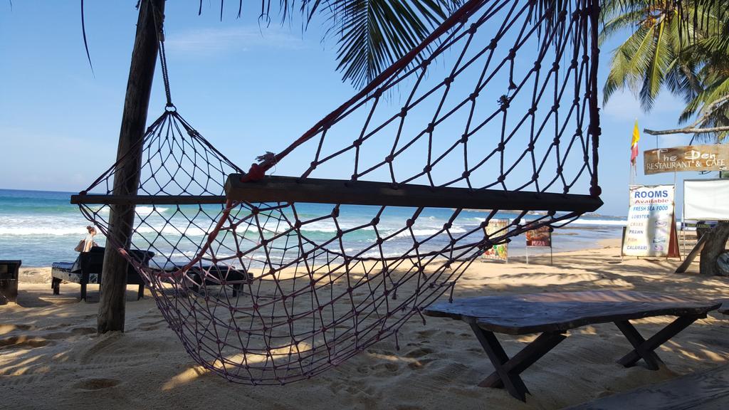The Den Guest House Hikkaduwa Ngoại thất bức ảnh