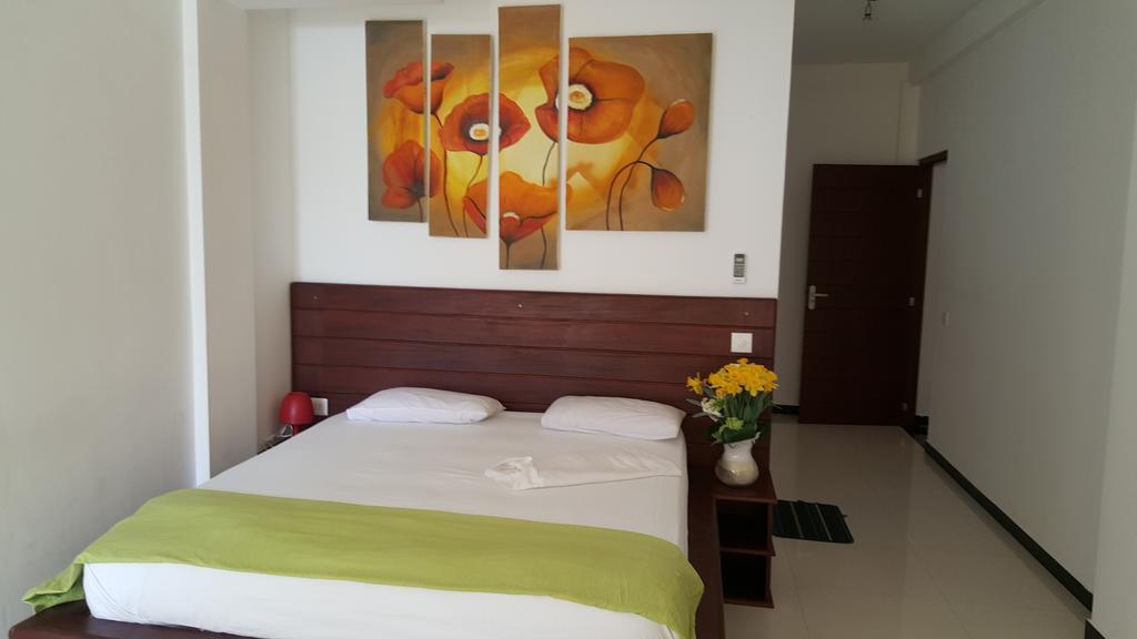 The Den Guest House Hikkaduwa Ngoại thất bức ảnh